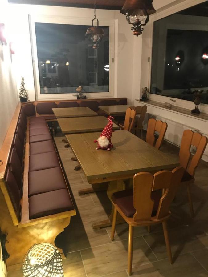 Haus Astenblick In Winterberg Fuer Bis Zu 35 Personen Fuer Wanderveranstaltungen Und Familienfeiern エクステリア 写真