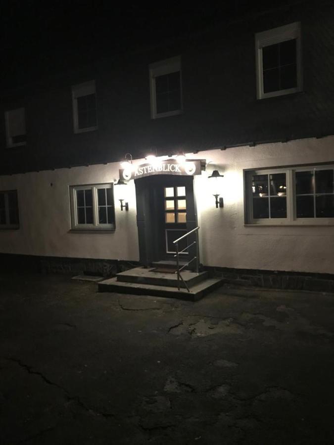 Haus Astenblick In Winterberg Fuer Bis Zu 35 Personen Fuer Wanderveranstaltungen Und Familienfeiern エクステリア 写真