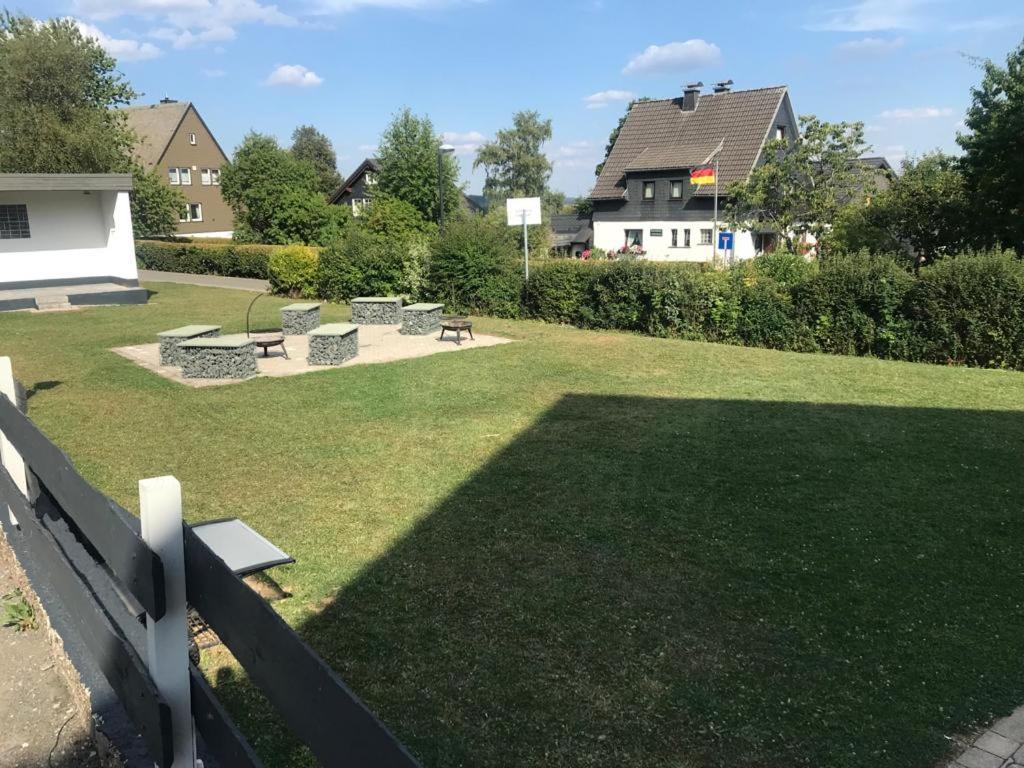 Haus Astenblick In Winterberg Fuer Bis Zu 35 Personen Fuer Wanderveranstaltungen Und Familienfeiern エクステリア 写真