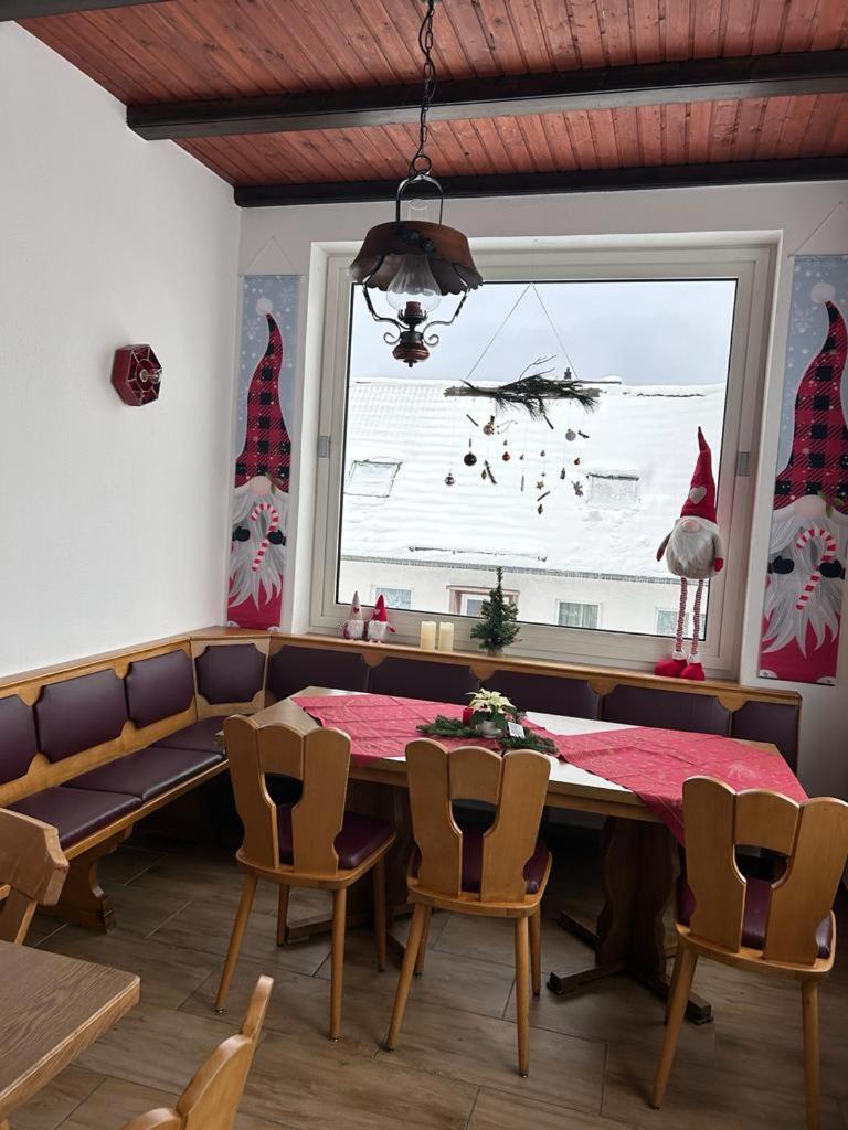 Haus Astenblick In Winterberg Fuer Bis Zu 35 Personen Fuer Wanderveranstaltungen Und Familienfeiern エクステリア 写真