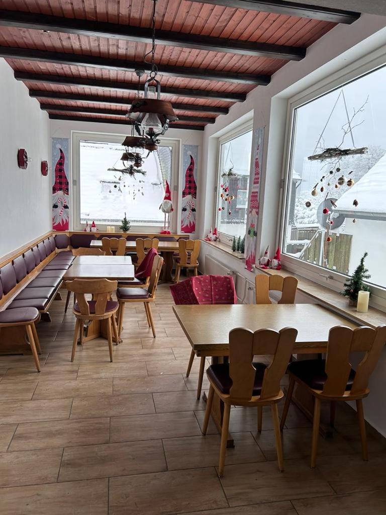 Haus Astenblick In Winterberg Fuer Bis Zu 35 Personen Fuer Wanderveranstaltungen Und Familienfeiern エクステリア 写真