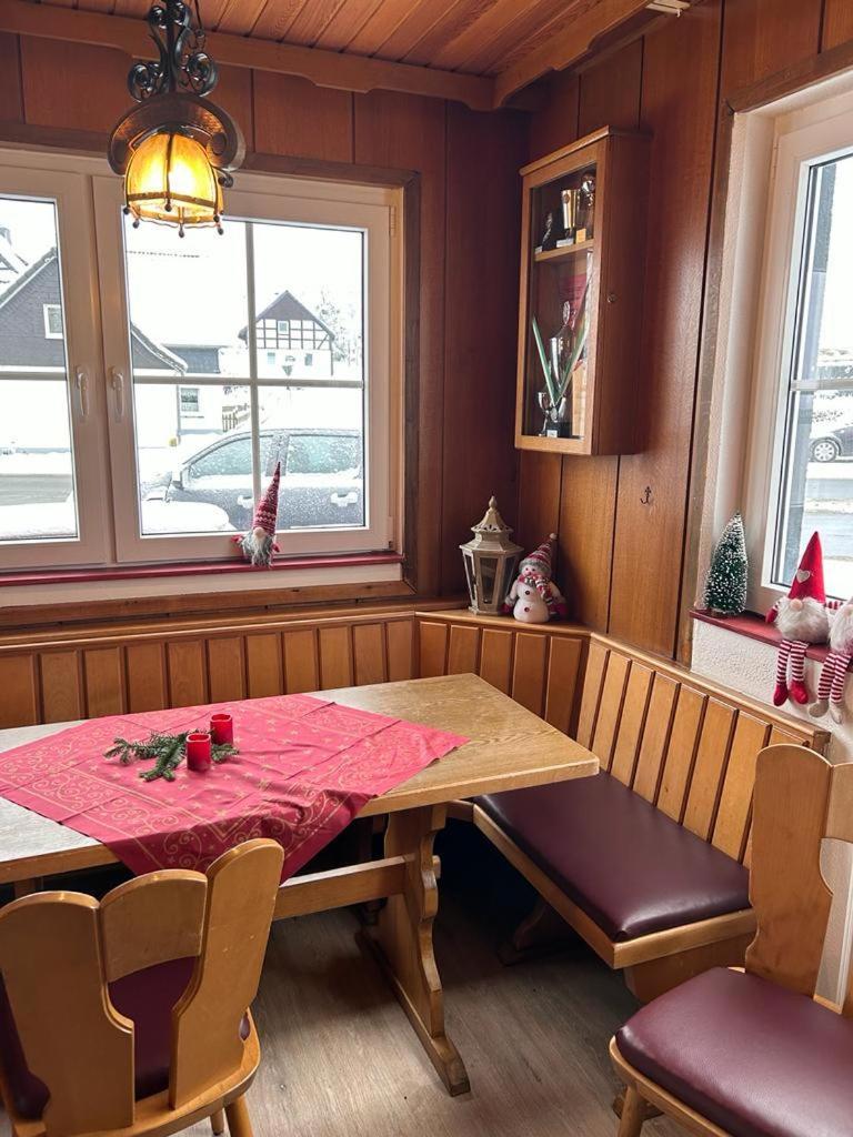 Haus Astenblick In Winterberg Fuer Bis Zu 35 Personen Fuer Wanderveranstaltungen Und Familienfeiern エクステリア 写真
