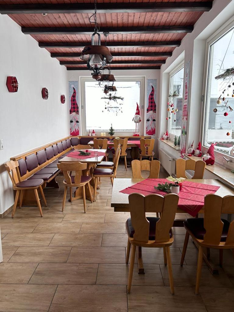 Haus Astenblick In Winterberg Fuer Bis Zu 35 Personen Fuer Wanderveranstaltungen Und Familienfeiern エクステリア 写真